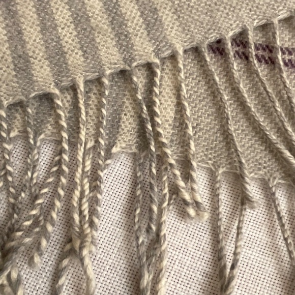 The Woollen Market Ireland 100%Merino Wool Throw Blanket Wrap Shawl 29”x78”NWOT - Picture 8 of 13